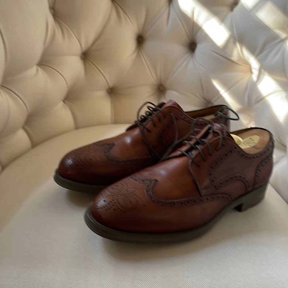 Magnanni wing tips in excellent condition. Rubber sole.